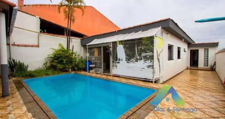 SANTO ANDRÉ Casa 300M² de terreno, 224M² area construída,2 casas, frente e fundo, espaço gourmet, piscina, 2 vagas ótima localização e valor !!!