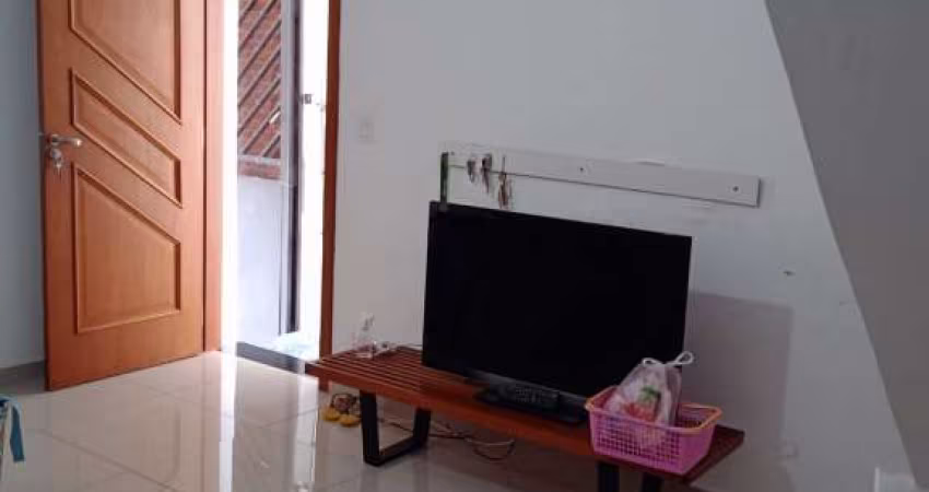Sobrado à venda com 3 dormitórios e suíte na Vila das Mercês!!