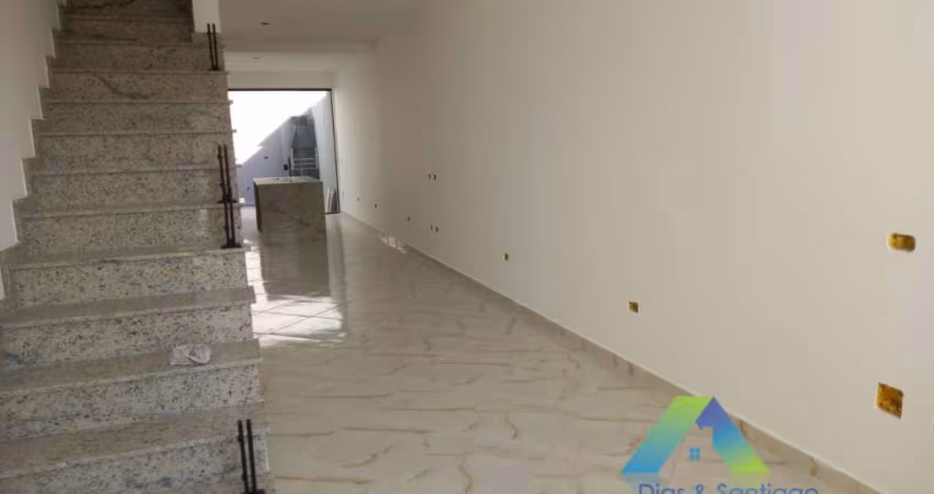 Lindo e novo sobrado com 125 m² em 3 dormitórios, 1 suíte e 2 vagas.