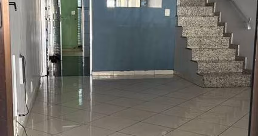 Sobrado Padrão com 100m² com 3 dorms, 1 vaga coberta, quintal em  localização privilegiada no Sacomã/Zsul