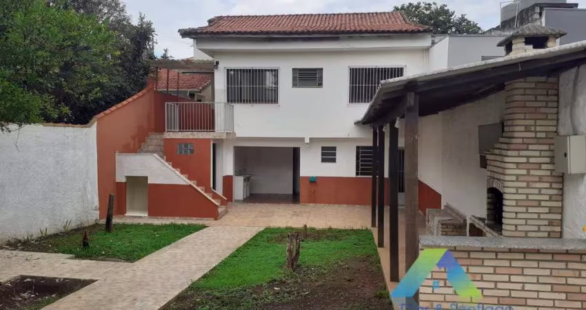 CASA TÉRREA COM  4 DORMITÓRIOS, 5 VAGAS E PISCINA EM JARDIM DA SAÚDE/SP!