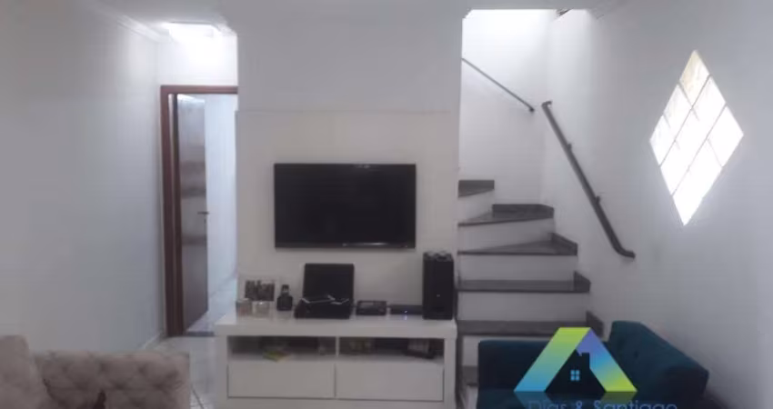 Lindo sobrado com 3 dormitórios sendo 1 suite, 2 vagas de garagem com ótima localização .