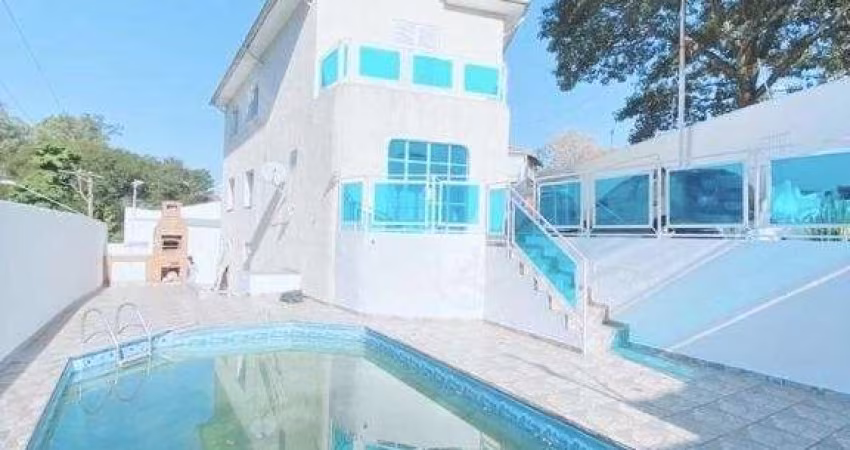 Belíssimo sobrado,4 dormitórios,  1 suíte com closet, escritório, sala de estar, sala de jantar, lavabo, cozinha espaçosa, despensa, lavanderia.