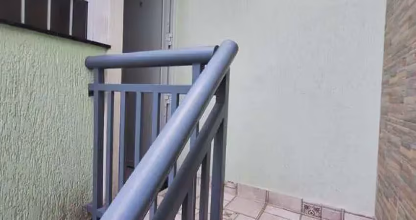 Casa com excelente padrão de acabamento em mini condomínio com 25m² na região da vila das mercês.
