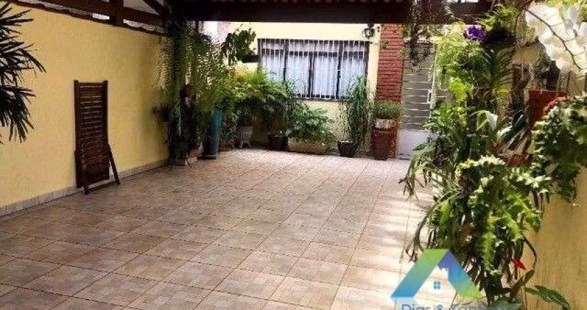 Lindo sobrado 168 metros, 4 dormitórios, 3 vagas, quintal entre as estações do metro Saúde e Praça da Arvore ótimo valor !