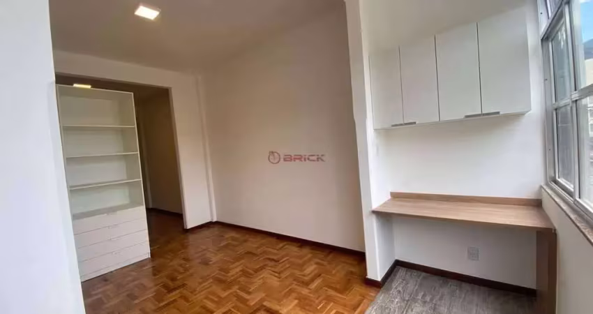 Conjugado reformado com 28 m² no alto - teresópolis/ rj.