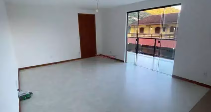 Apartamento com 2 quartos sendo 1 suíte em santa cecília- teresópolis/rj.