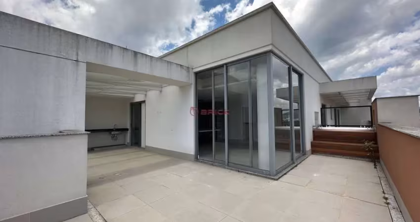 Cobertura linear com 3 quartos sendo 2 suítes em Agriões - Teresópolis/RJ.