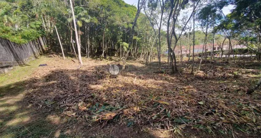 Terreno com 4 mil m² em condomínio no comary - teresópolis/rj.