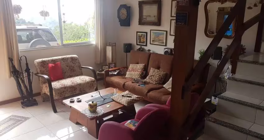 Casa com 3 quartos sendo 1 suíte, 95 m² na Cascata dos Amores - Teresópolis/RJ.