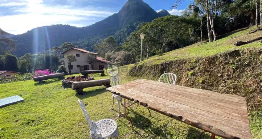 Casa em estilo sítio com 20 mil m² de área em Vargem Grande - Teresópolis/RJ.