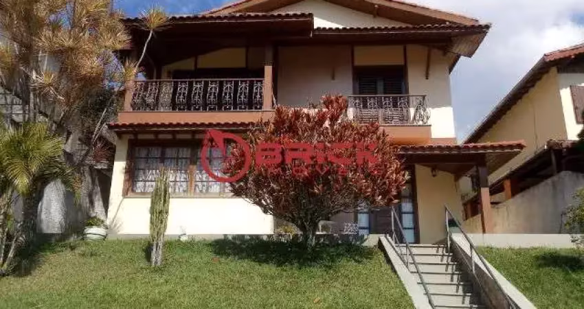 Casa independente com 5 quartos sendo 2 suítes em Agriões - Teresópolis/RJ.
