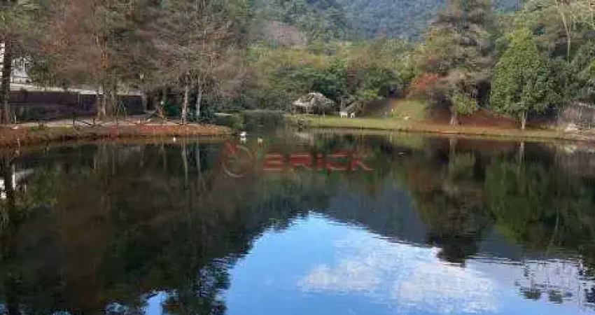 Terreno em condomínio com mais de 1.000 m² no comary, teresópolis/rj.
