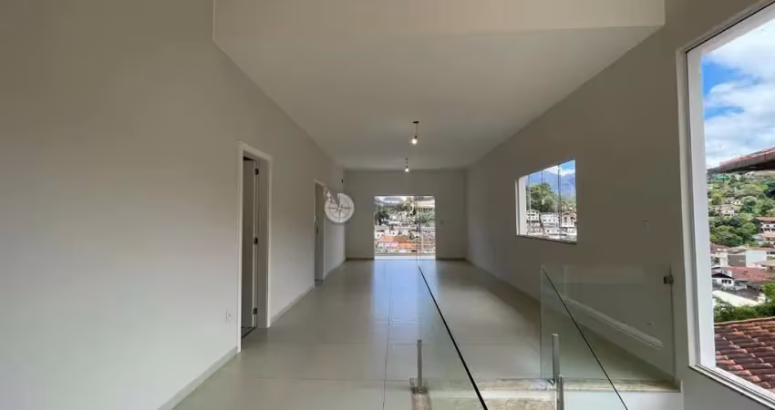 Casa novíssima com 3 suítes em condomínio  na Tijuca, Teresópolis/RJ.
