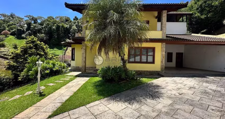 Casa para locação com 4 quartos sendo 1 suíte, 390 m² no golfe - teresópolis/rj.
