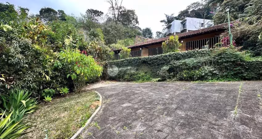 Casa para venda com 3 quartos sendo 1 suíte, 800 m² de terreno em pimenteiras - teresópolis/rj.