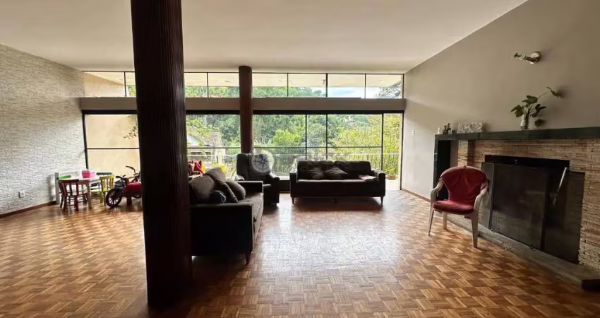 Casa à venda com 4 quartos sendo 1 suíte, 202.81 m² em agriões - teresópolis/rj.