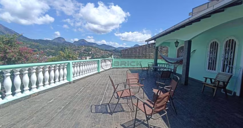Casa com 3 quartos à venda na Rua Jequié, 255, Fazendinha, Teresópolis