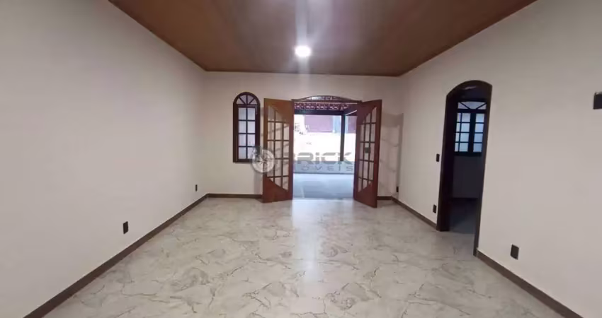 Casa com 2 quartos para alugar na Rua São Francisco, 503, Nossa Senhora de Fátima, Teresópolis