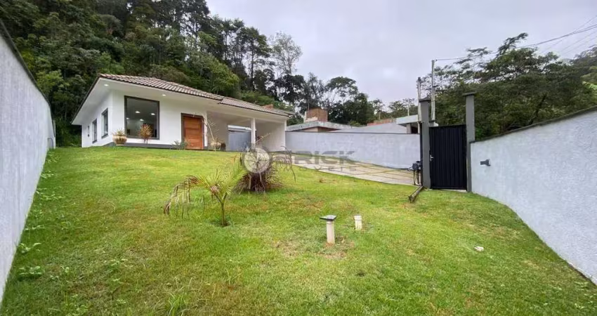 Casa para venda com 3 quartos sendo 1 suíte, 130 m² em Quebra Frascos - Teresópolis/RJ.