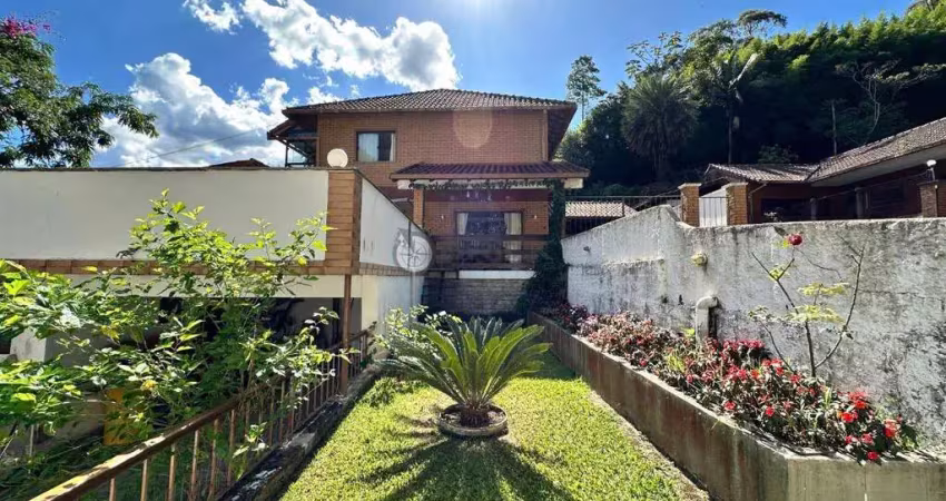 Casa à venda com 3 quartos, 148.85 m² em Araras  - Teresópolis/RJ.