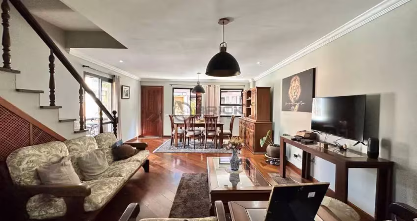Casa à venda com 5 quartos sendo 3 suítes, 171m² no Alto - Teresópolis/RJ.