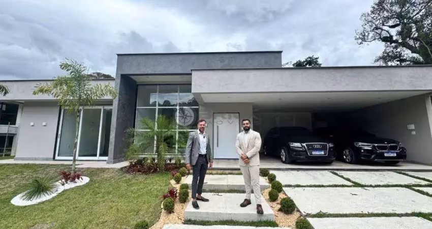 Casa em condomínio com 4 suítes, 400 m² em Quebra Frascos - Teresópolis/RJ
