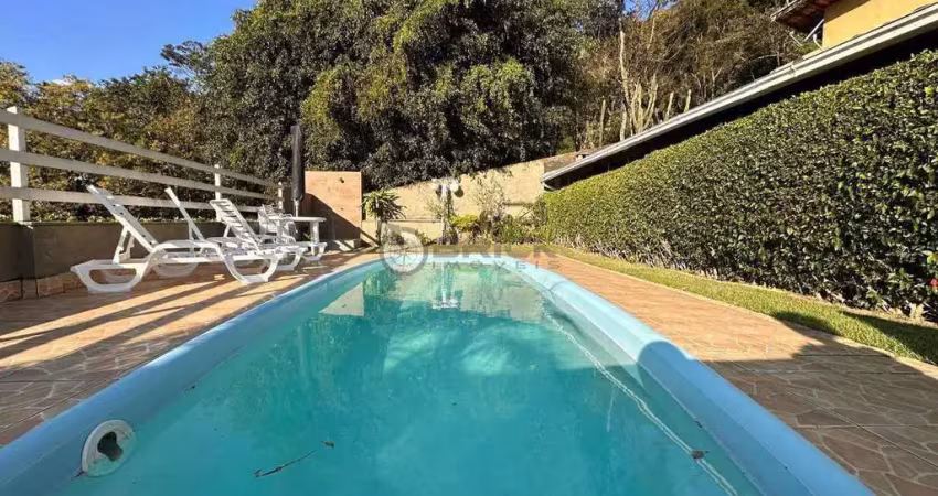 Casa linear com 2 quartos, 70 m² em condomínio em araras - teresópolis/rj.