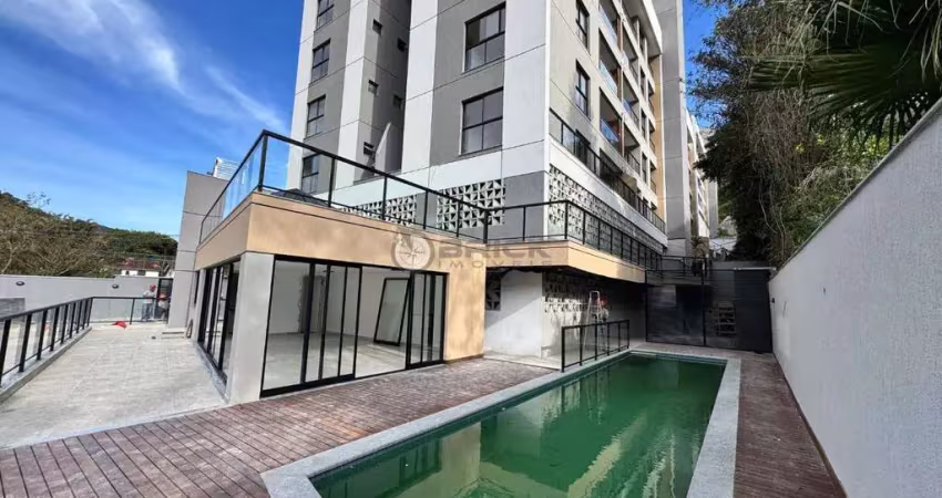 Apartamento garden à venda com 2 quartos sendo 1 suíte, 74 m² na ermitage - teresópolis/rj.