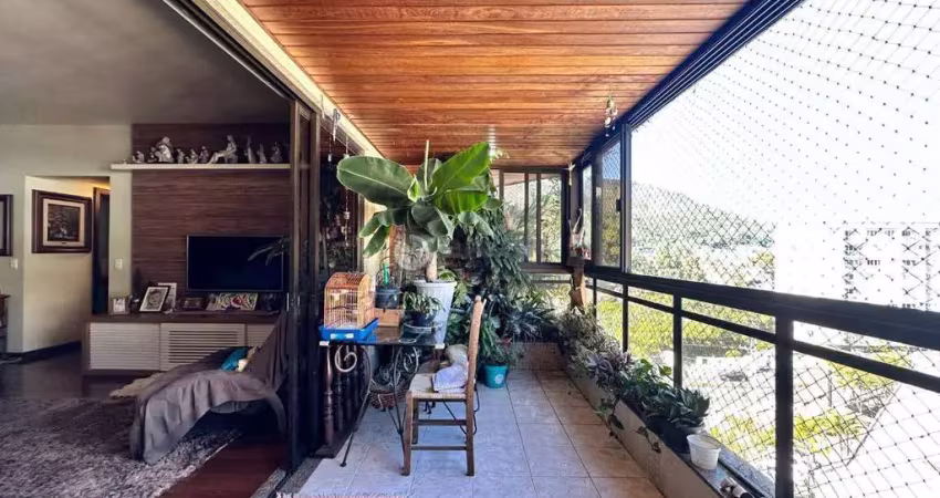 Apartamento para venda com 4 quartos sendo 2 suítes e 1 dependência completa, 210 m² em agriões - teresópolis/rj.