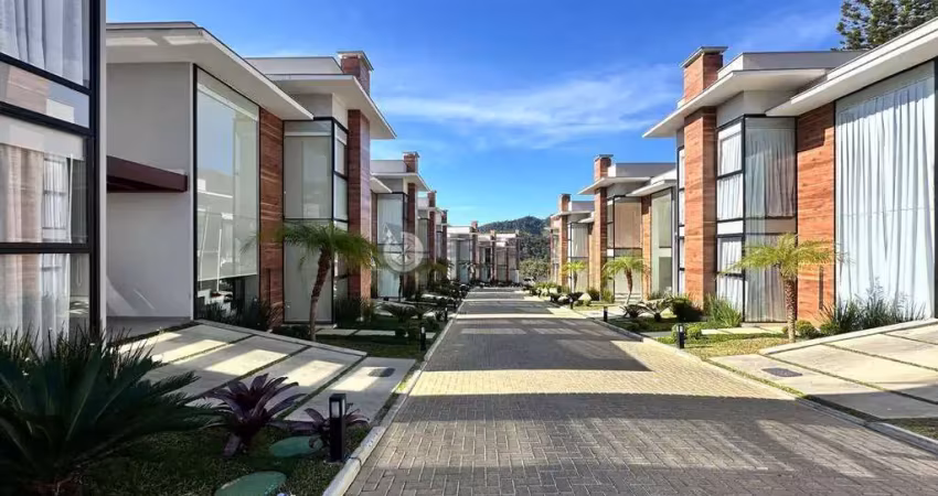 Casa à venda com 4 quartos sendo 2 suítes, 151.71 m² na tijuca - teresópolis/rj.