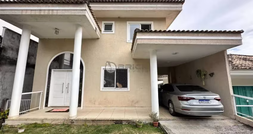 Casa à venda com 5 quartos sendo 4 suítes, 251.74 m² na tijuca - teresópolis/rj.