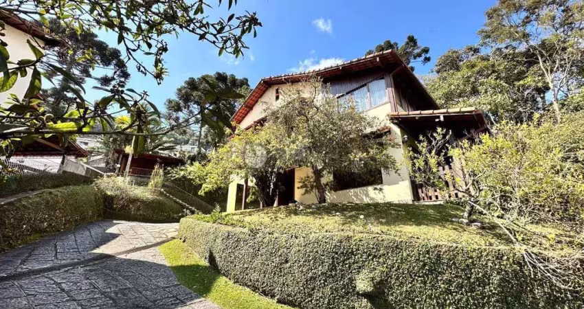 Casa à venda com 4 quartos sendo 1 suíte, 231.08 m² no panorama - teresópolis/rj.