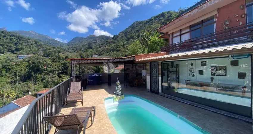 Casa independente à venda com 4 quartos sendo 1 suíte, 250 m² no parque do ingá - teresópolis/rj.