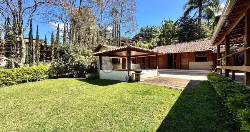 Casa à venda em condomínio com 4 quartos sendo 2 suítes, 150 m² em vargem grande - teresópolis/rj.