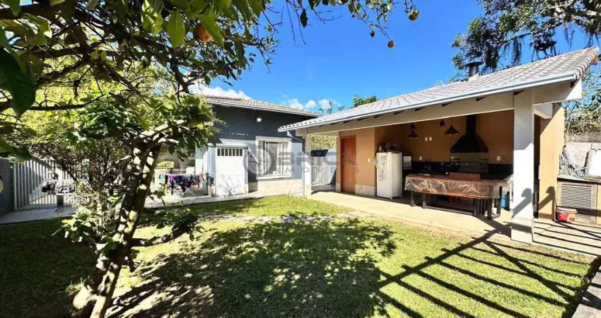 Casa à venda com 3 quartos sendo 1 suíte, 135.92 m² em vargem grande - teresópolis/rj.