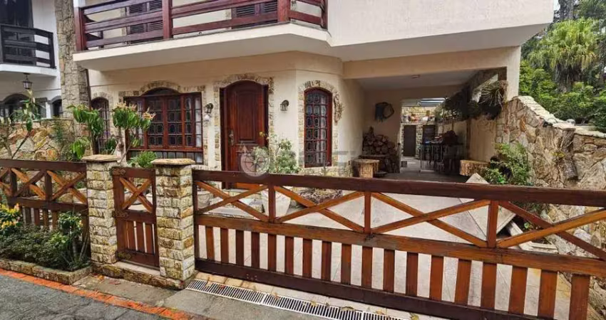 Casa à venda em condomínio com 5 quartos sendo 1 suíte, 247.91 m² no alto - teresópolis/rj.