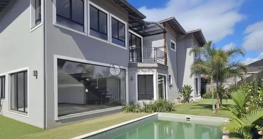 Casa à venda com 4 quartos sendo 3 suítes, 400 m² no comary - teresópolis/rj.