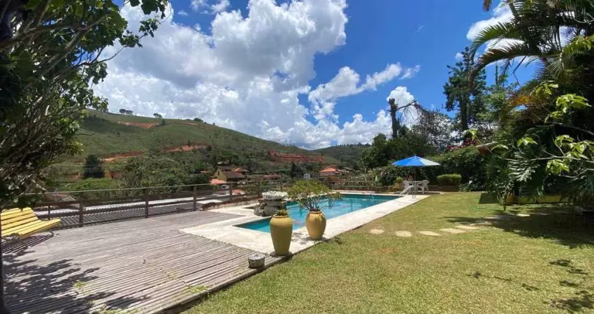 Casa linear com 3 quartos sendo 1 suíte, 1.370 m² de terreno em albuquerque - teresópolis/rj.