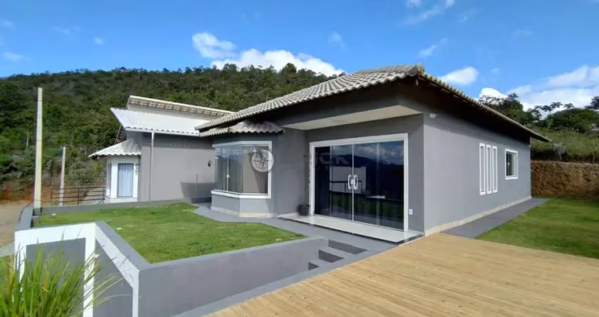 Casa com 3 quartos sendo 1 suíte em condomínio em albuquerque - teresópolis/rj.