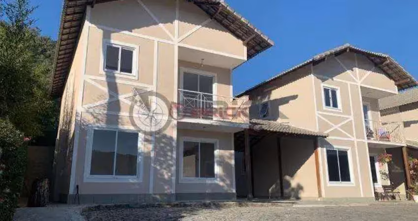 Casa com 4 quartos sendo 1 suíte em condomínio em Vargem Grande - Teresópolis/RJ.