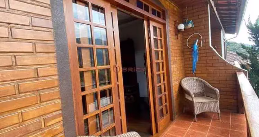 Casa com 3 quartos, 218 m² na Granja Guarani - Teresópolis/RJ