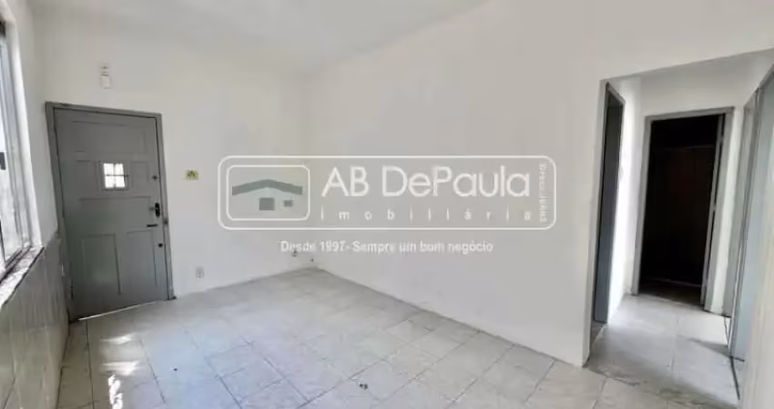 Apartamento com 2 quartos para alugar na Avenida de Santa Cruz, Realengo, Rio de Janeiro