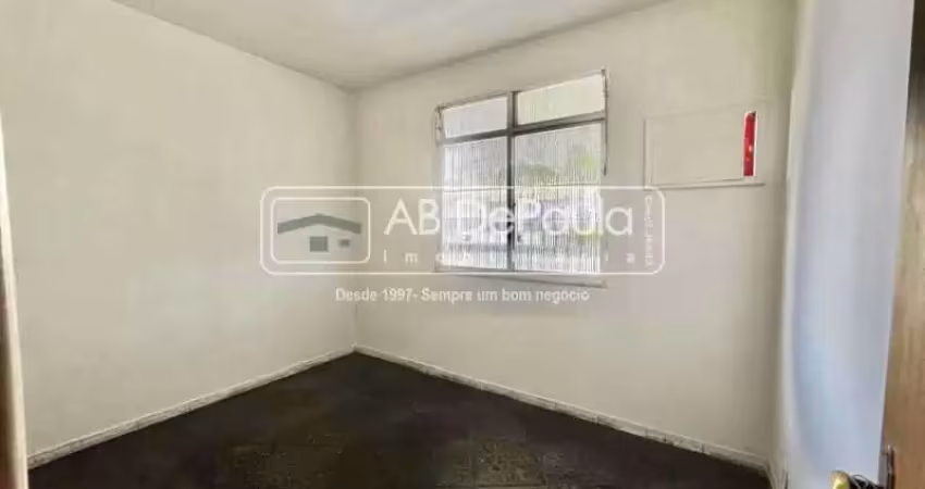 Apartamento com 2 quartos para alugar na Rua Piraquara, Realengo, Rio de Janeiro