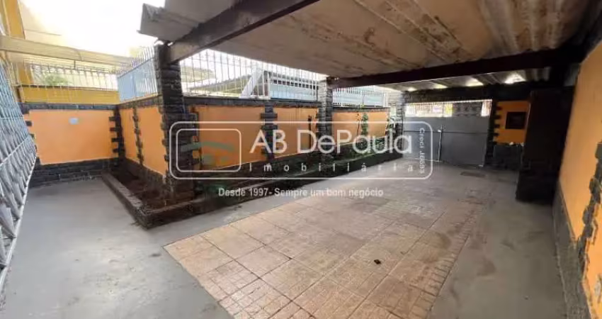 Apartamento com 3 quartos à venda na Rua Arcozelo, Vila Valqueire, Rio de Janeiro