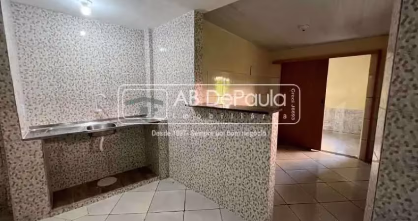 Casa com 2 quartos para alugar na Rua Regência, Realengo, Rio de Janeiro