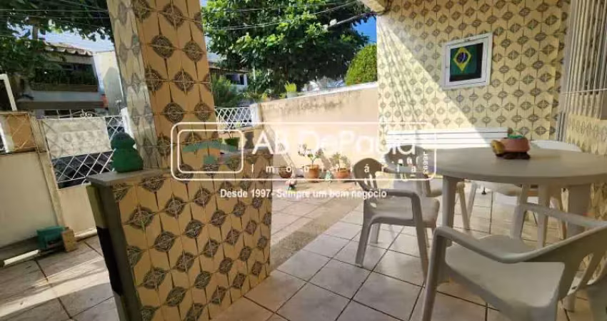 Casa com 2 quartos à venda na Rua Modestino Kanto, Jardim Sulacap, Rio de Janeiro