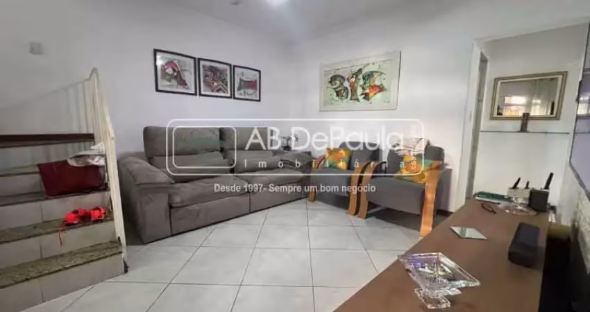 Casa com 3 quartos à venda na Avenida Marechal Fontenelle, Jardim Sulacap, Rio de Janeiro