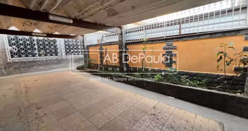 Casa com 3 quartos à venda na Rua Arcozelo, Vila Valqueire, Rio de Janeiro