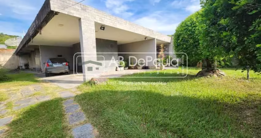 Casa com 3 quartos à venda na Rua Maria Graham, Jardim Sulacap, Rio de Janeiro